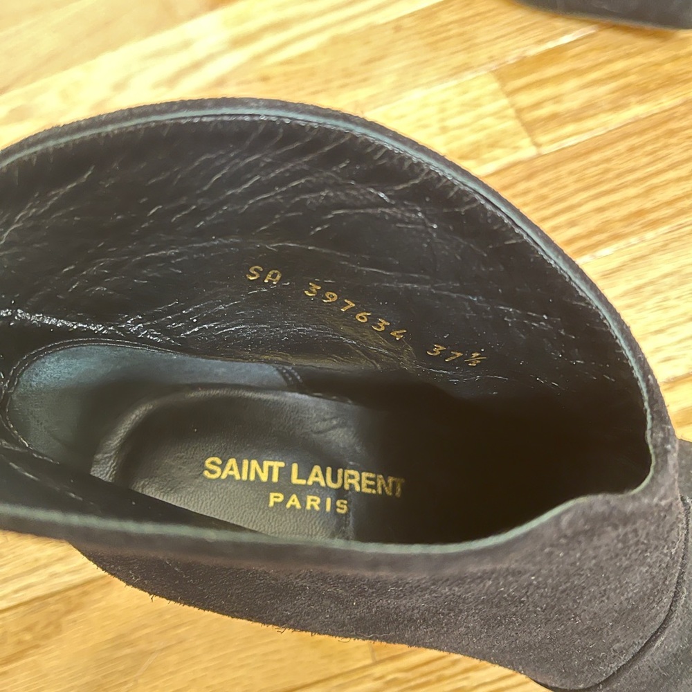 Saint Laurent Paris
Saint Laurent Black Suede Pointed Toe Ankle Booties Size 7.5 - Picture 8 of 8